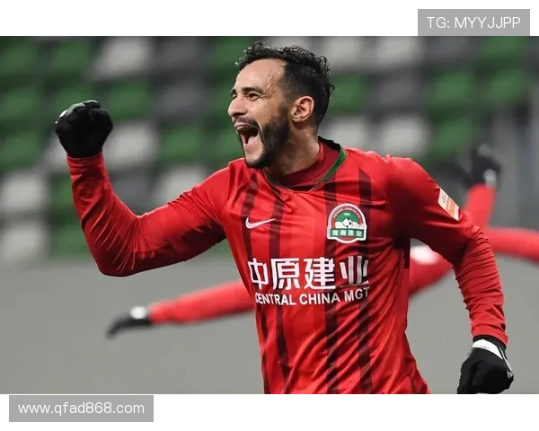 黄强独家揭秘足球技巧与战术分析分享，助你提升球场表现与观赛乐趣